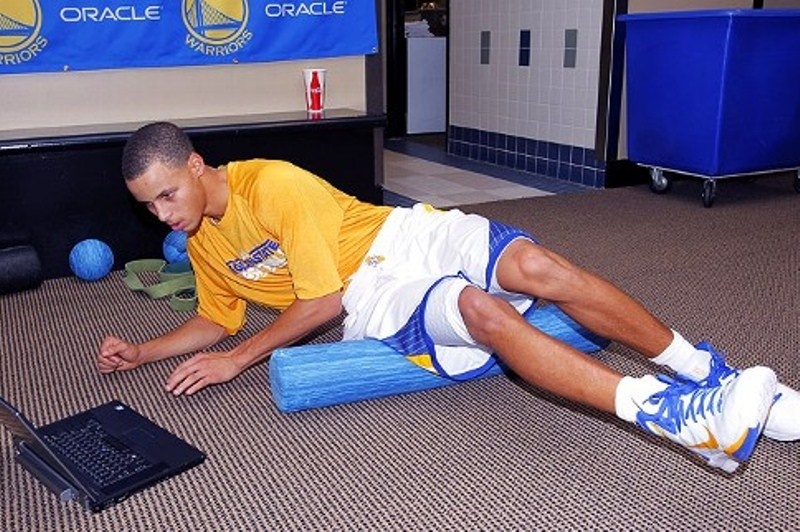 Προπονείται και «σερφάρει» ταυτόχρονα ο Κάρι!