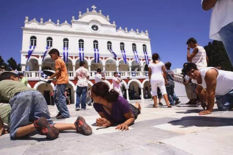 «Κούρεμα» και στα τάματα λόγω κρίσης