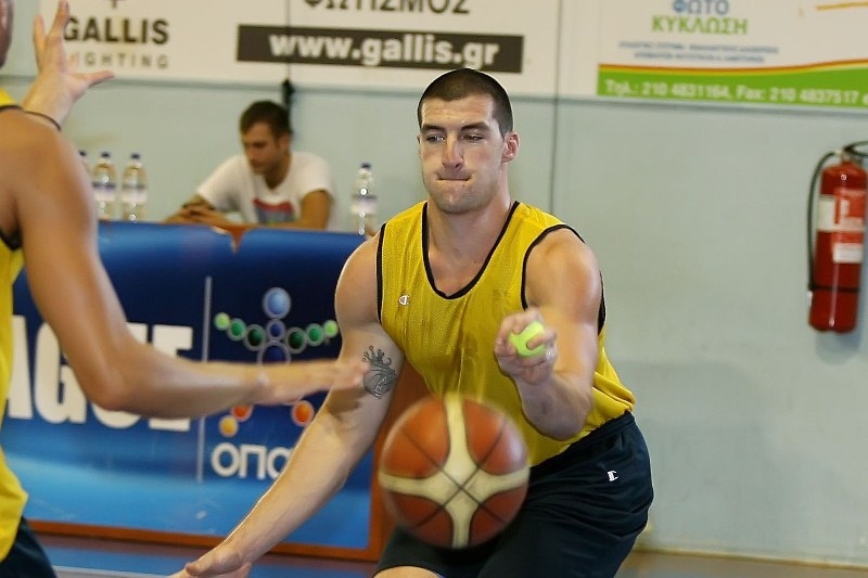 Μπαράζ επαφών για Καββαδά