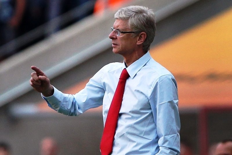 Βενγκέρ: «Χρειαζόμαστε έναν μέσο»