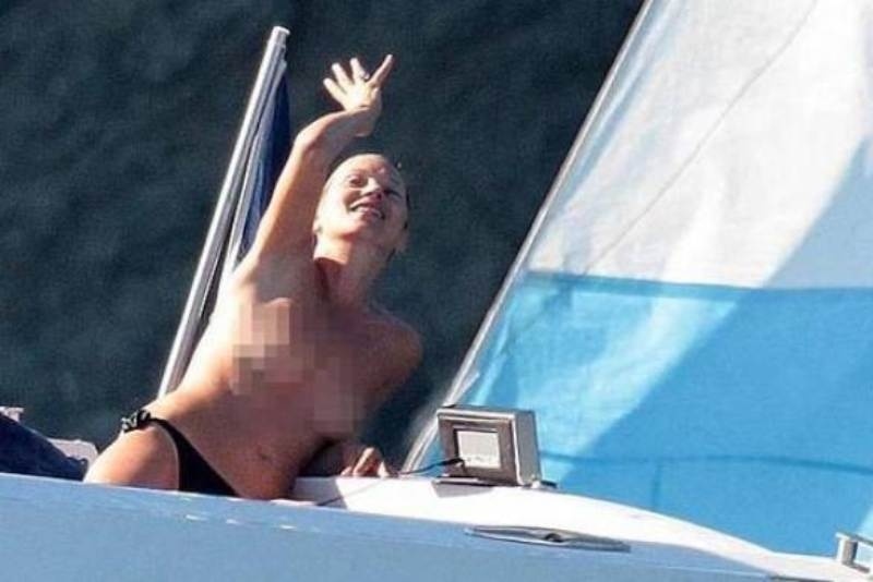 Η Kate Moss topless! (photos)