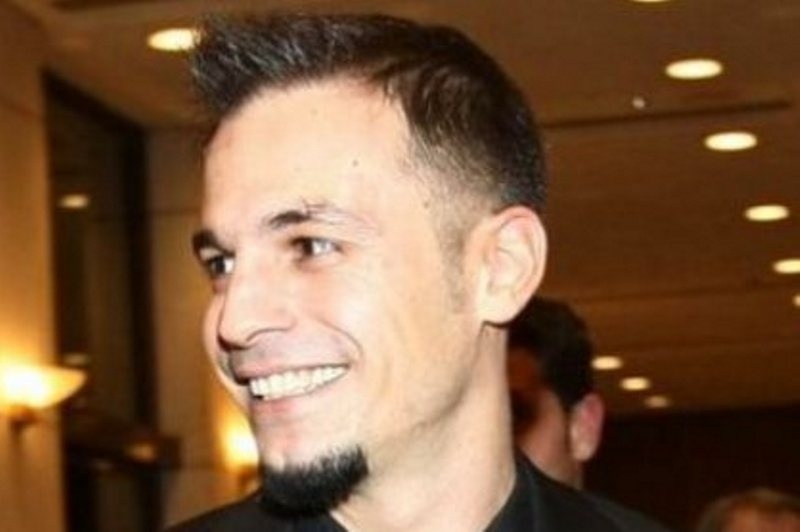 Ντέμης Νικολαΐδης: Τι χρώμα έβαψε τα μαλλιά του;