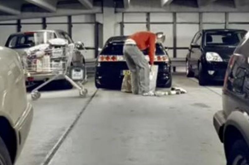 Τι τάθελες παππού τ' αντανακλαστικά; (video)