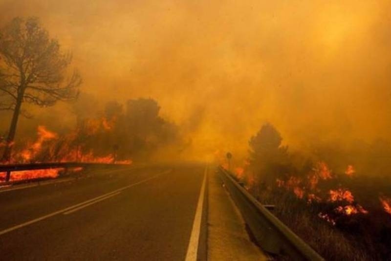 Σε πύρινο κλοιό η Ελλάδα