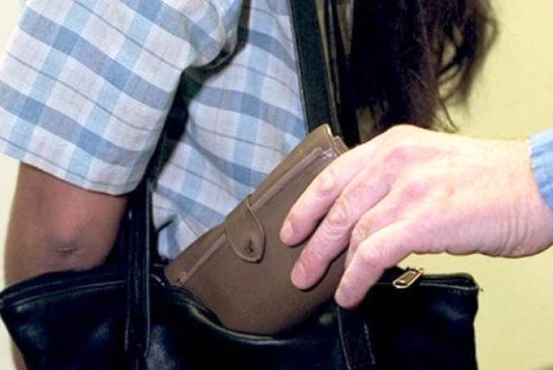 Αλλοδαποί έκλεψαν πορτοφόλι εν πλω!