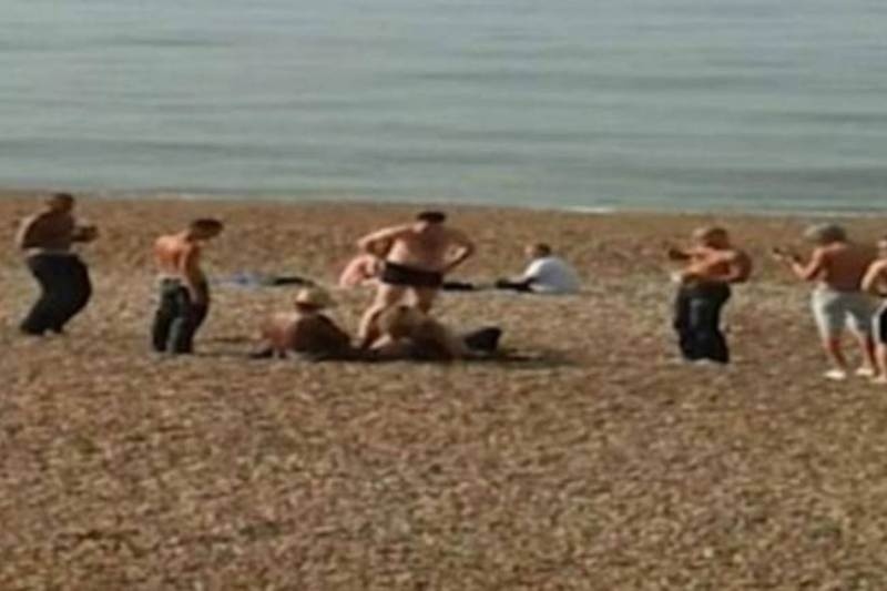 Έκαναν σεξ στην παραλία και 9 άτομα τραβούσαν βίντεο!