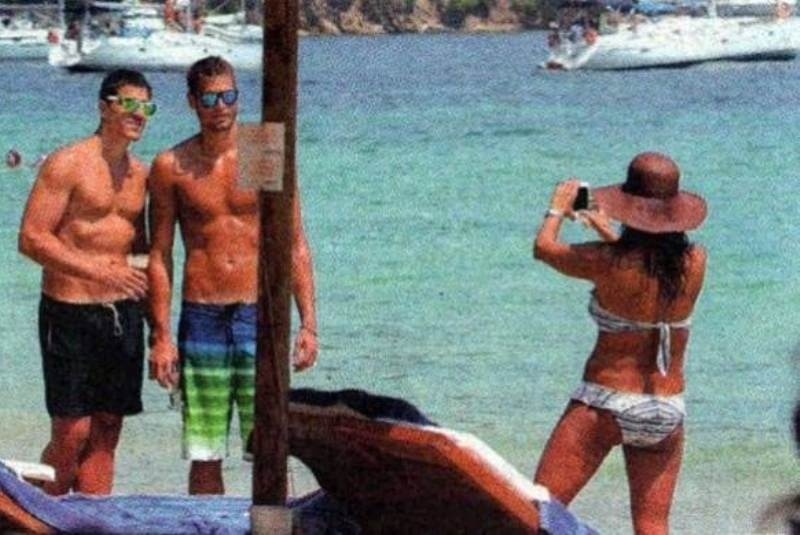 H Έλλη Κοκκίνου φωτογραφίζει τον Γιώργο Μπόγρη!