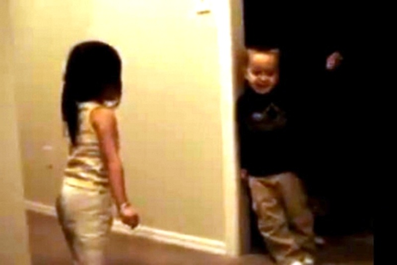 Βίντεο: Όταν τα παιδιά μαλώνουν!