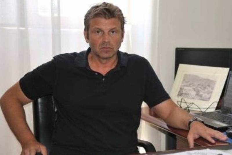 Απόστολος Γκλέτσος: Εσπευσμένα με ασθενοφόρο στο νοσοκομείο! (photos)