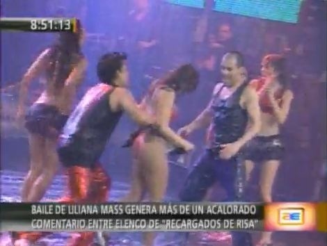 Σέξι βίντεο: Της τα κατέβασε όλα οn... stage!