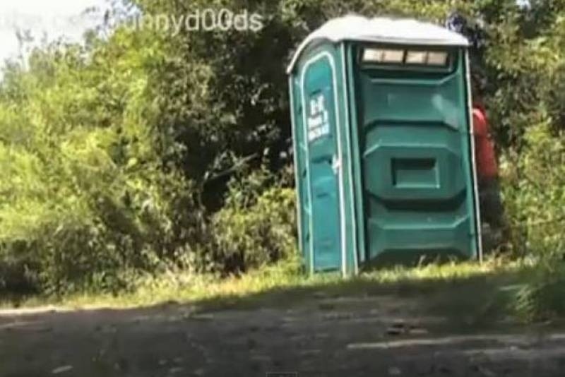 Βίντεο: Προσοχή στις δημόσιες τουαλέτες!