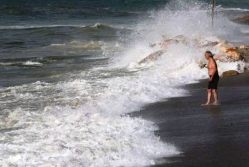 Ηλιοφάνεια και θυελλώδεις άνεμοι στα πελάγη