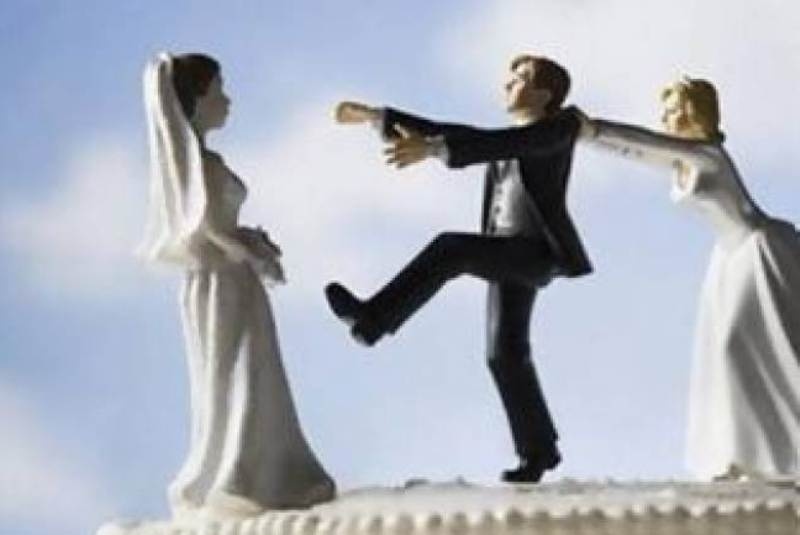 Γεγονός ο πρώτος γάμος μεταξύ… τριών!