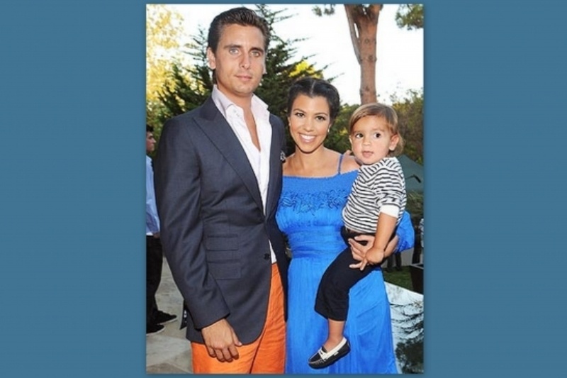 Η Kourtney Kardashian ντύνει και τους δύο άντρες της ζωής της
