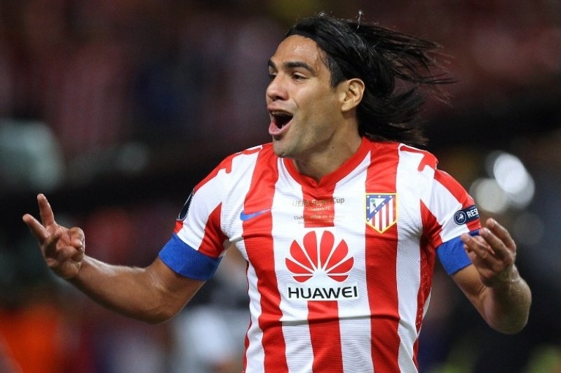 Κλείνει... σπίτια ο Φαλκάο! (photos+videos)