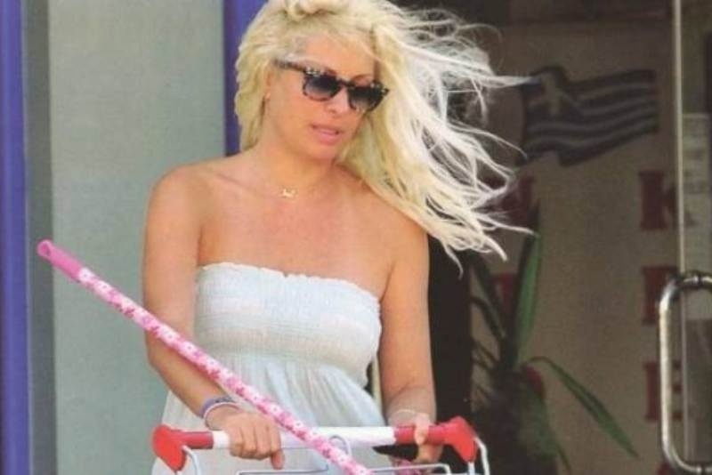 Η Ελένη ανακαλύπτει τα social media (photos)