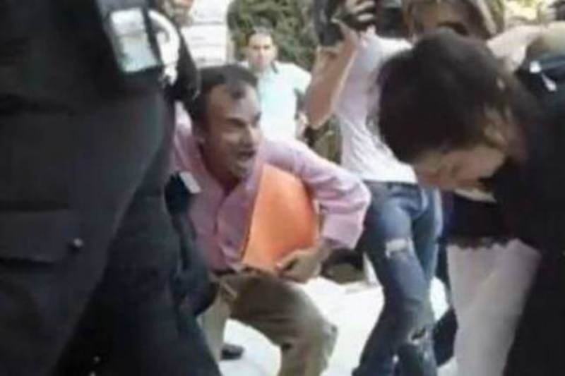 Είχε και τρίτο εραστή η παπαδιά!