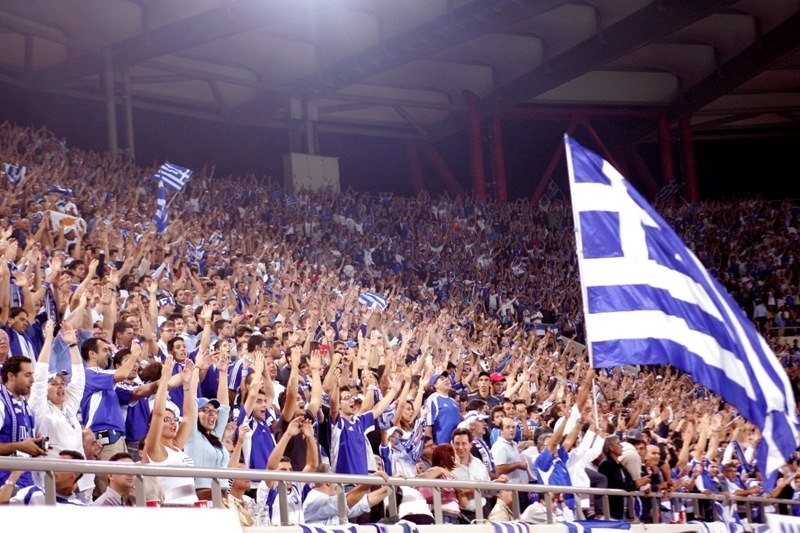 Οι «γαλανόλευκες» πρεμιέρες, μέσα στο… σπίτι!