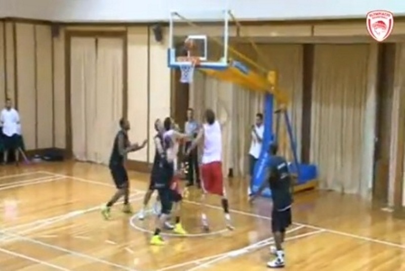 Το πρώτο «ερυθρόλευκο» καλάθι του Περπέρογλου (video)