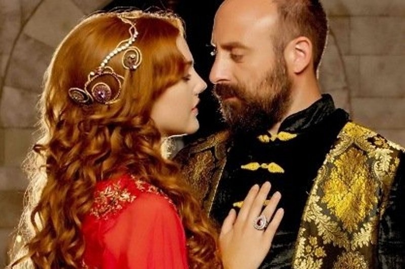 Ποια τηλεκριτικός θεωρεί τα τουρκικά σίριαλ καλύτερα απ' τους «Βασιλιάδες»;