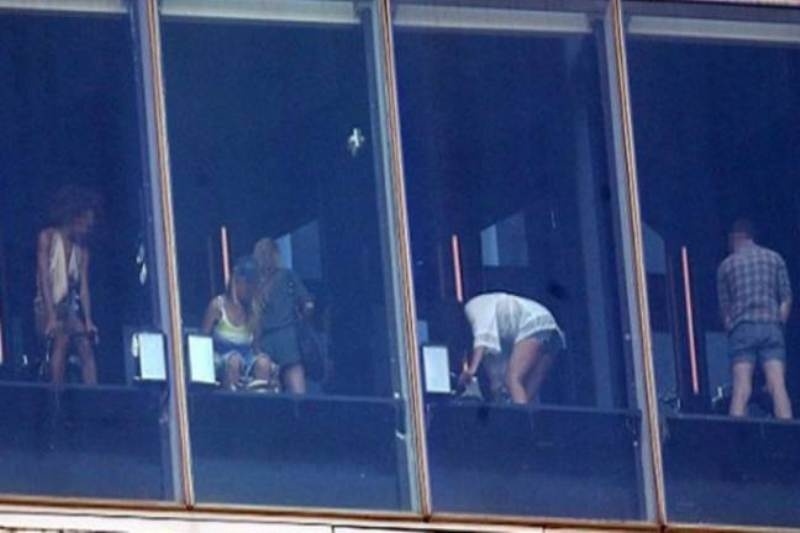 Aπίστευτο: Τουαλέτες ξενοδοχείου σε… κοινή θέα (pics)