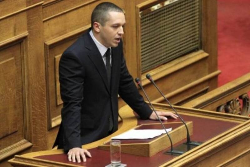 Ένταση στη Βουλή – Οι Χρυσαυγίτες χτυπούσαν τα έδρανα