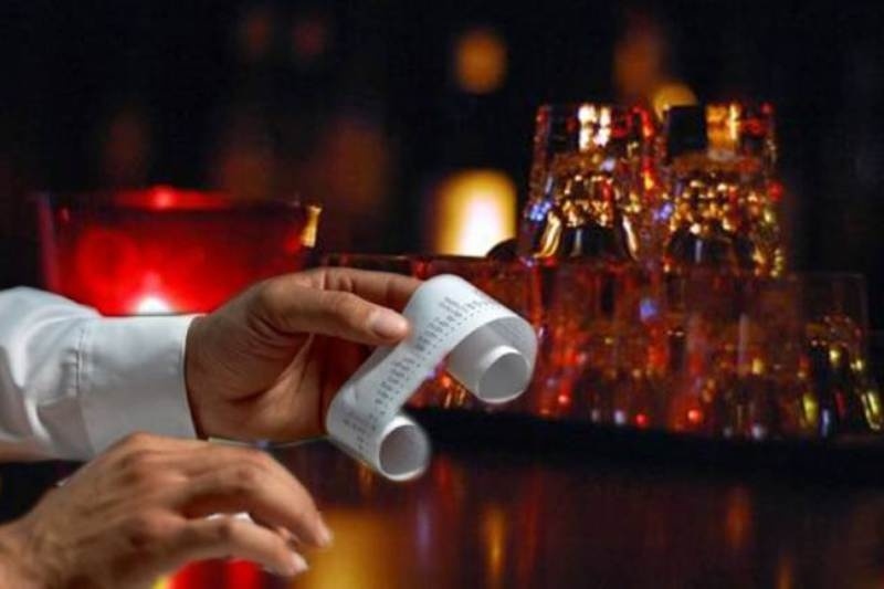 Ζήτησαν απόδειξη και τους έδειραν!