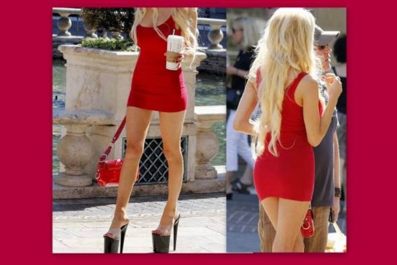 Πού πας με τους κοθόρνους και το κοντό κόκκινο φόρεμα