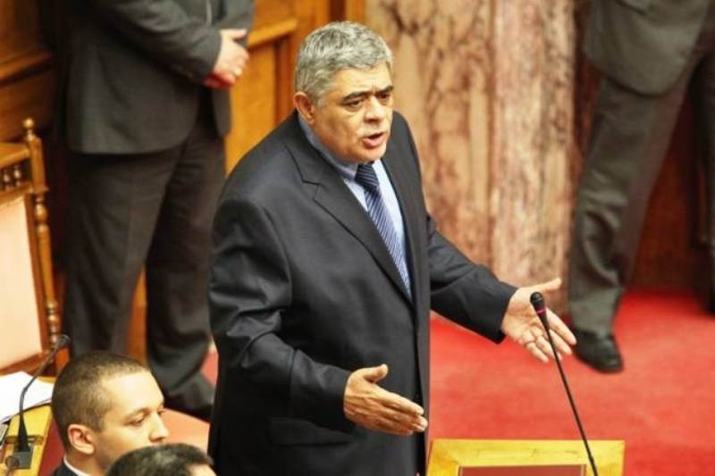 Ο Νίκος Μιχαλολιάκος διαβάζει τα... ζώδια