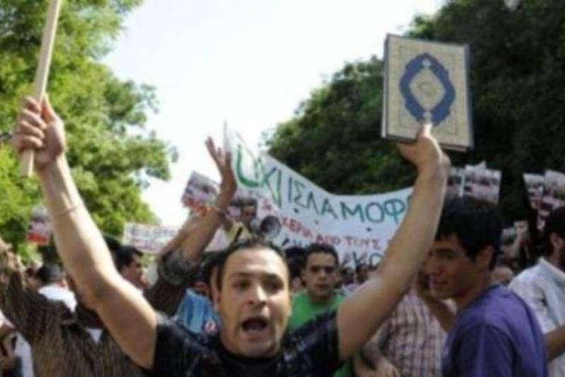 Σαράντα προσαγωγές από τα επεισόδια στην Ομόνοια