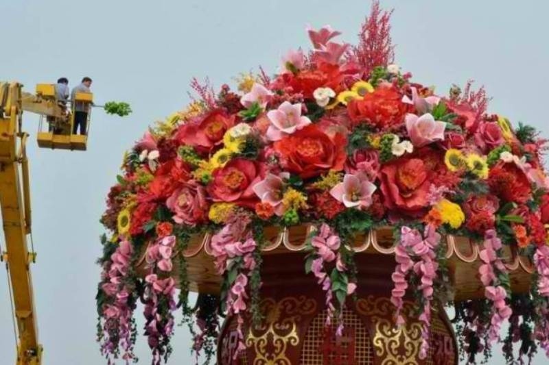 Η μεγαλύτερη ανθοδέσμη που έχετε δει ποτέ!