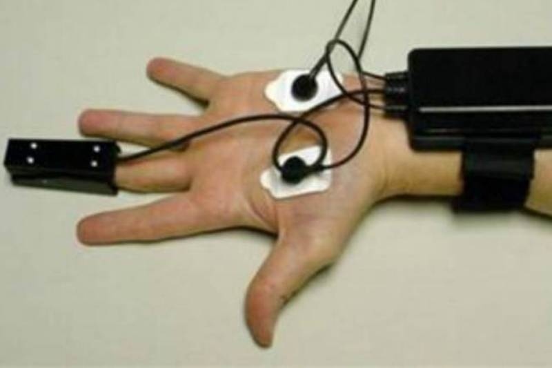 Πρόεδρος περνά την ομάδα του από... ορό αλήθειας!