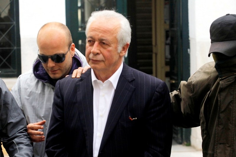 Έφοδος στο σπίτι του Σαχπατζίδη!