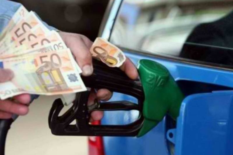 Ένα στα τρία πρατήρια κλέβουν 12 λεπτά/λίτρο