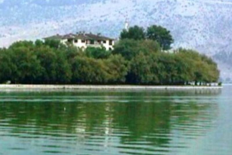Αυτοκτόνησε πέφτοντας στην λίμνη των Ιωαννίνων