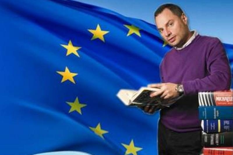 Ποιος είναι ο Κρητικός που μιλάει 32 γλώσσες!