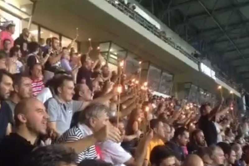 Kεριά, κηδείες και κλαρίνα στην Τούμπα (video)