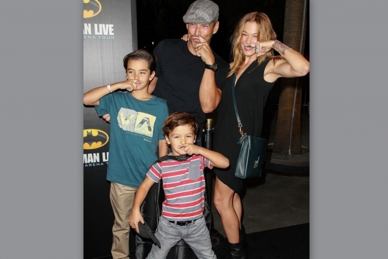 LeAnn Rimes: Με την οικογένεια στην πρεμιέρα του Batman!