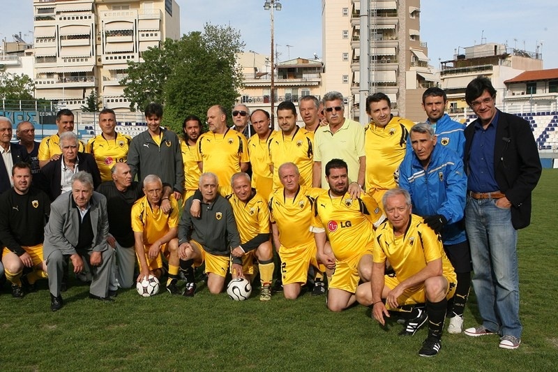 AEK: Στήριξη παλαιμάχων σε Μαύρο, Βλάχο