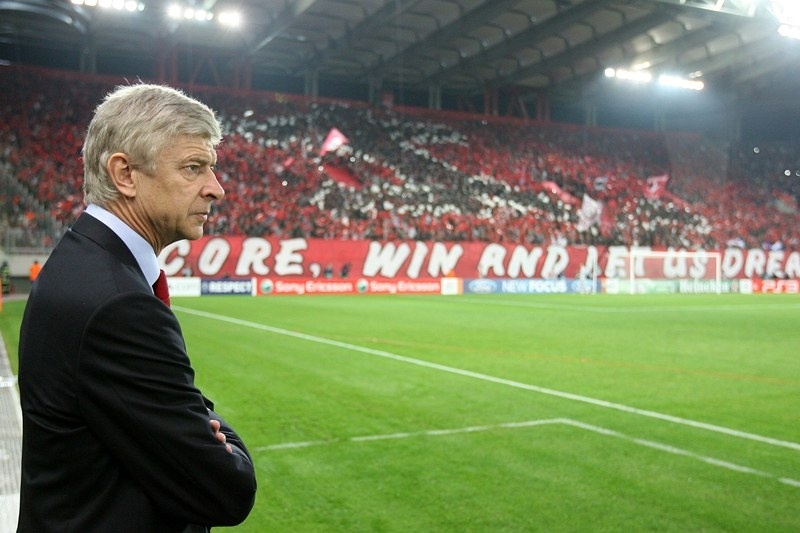 Bενγκέρ: «Με την πλάτη στον τοίχο ο Ολυμπιακός»