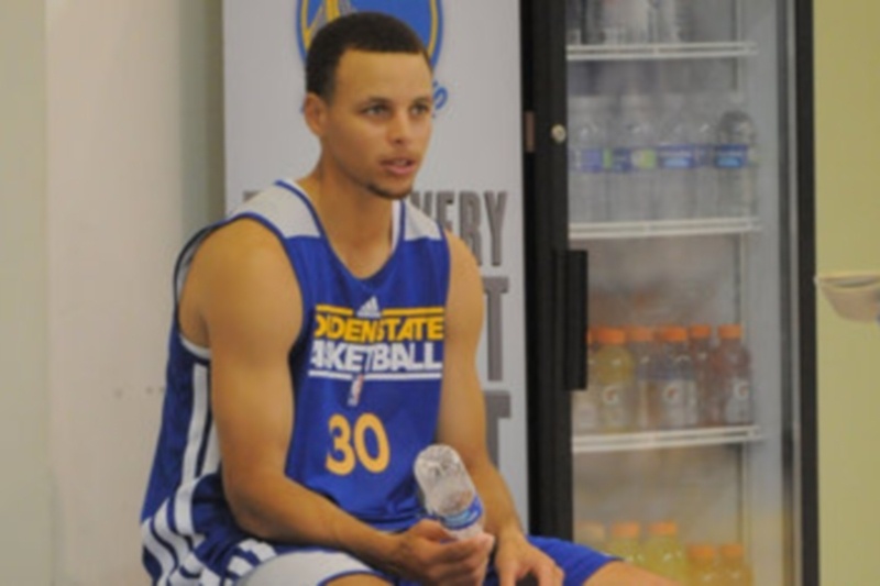 Γκόλντεν Στέιτ Ουόριορς: Πρήξιμο στον αστράγαλο του Κάρι