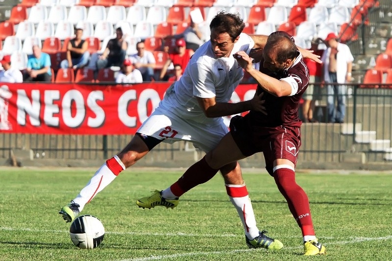 Football League: Μάχη στην… αρένα της Λάρισας