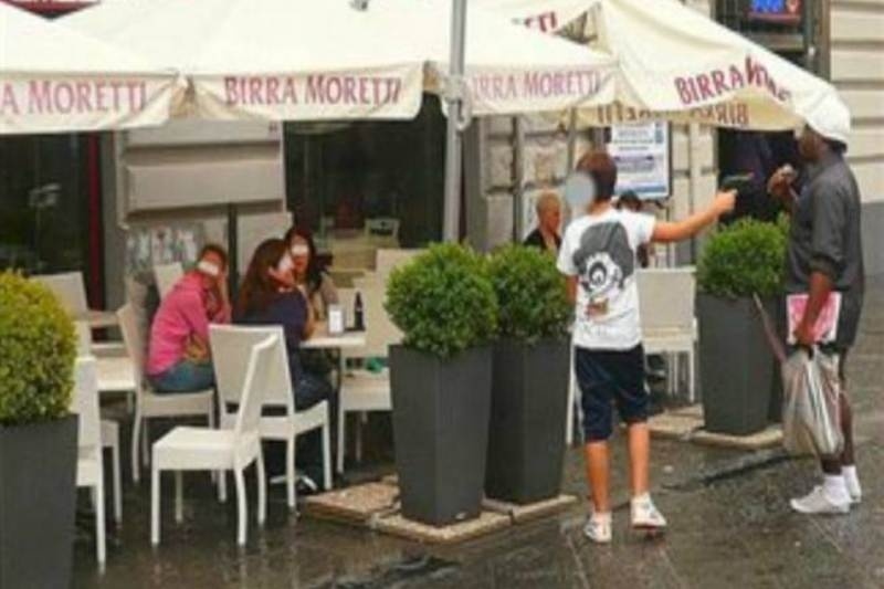 12χρονος απείλησε με όπλο αλλοδαπό μετανάστη!