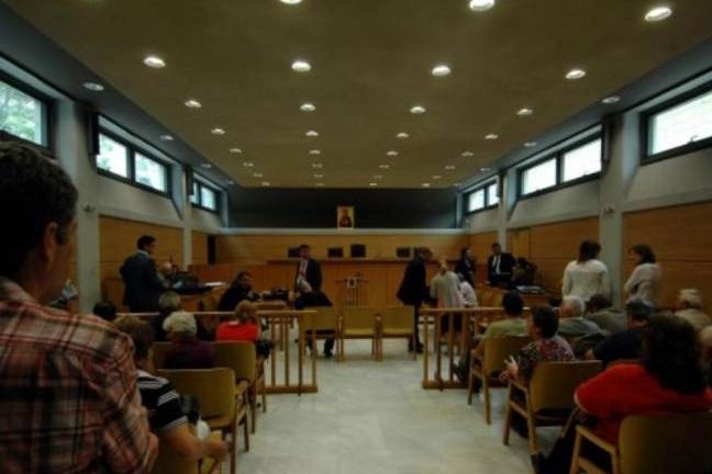 Κρήτη: Δεν φαντάζεστε γιατί έκανε μήνυση στην γειτόνισσα
