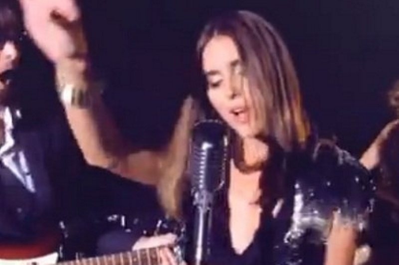 Ποιος είπε πως τα μοντέλα δεν μπορούν να τραγουδήσουν;