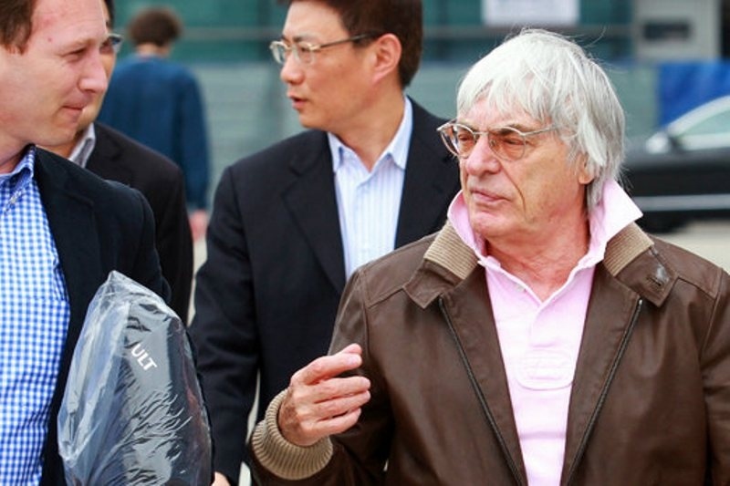 Χόρνερ: «Ο Φέτελ θα μείνει στη Red Bull»