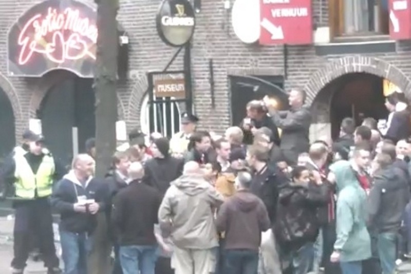 Το ξύλο των οπαδών του Άγιαξ με αυτούς της Σίτι (video)