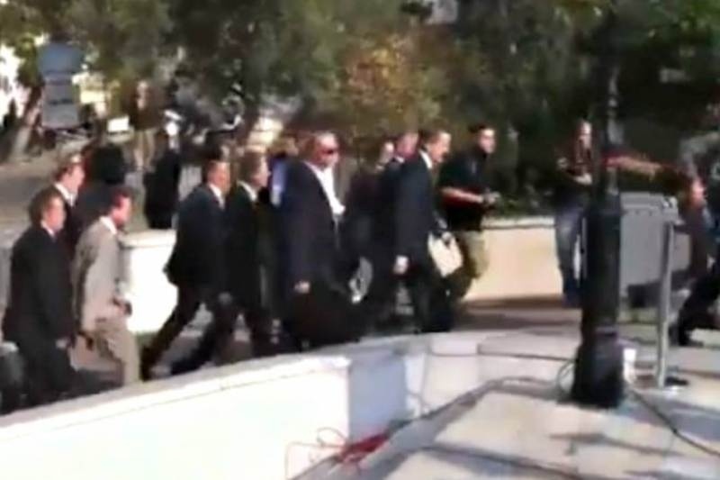 Πολίτης σε Σαμαρά: «Μπράβο πρόεδρε, μας πούλησες όλους» (vid)