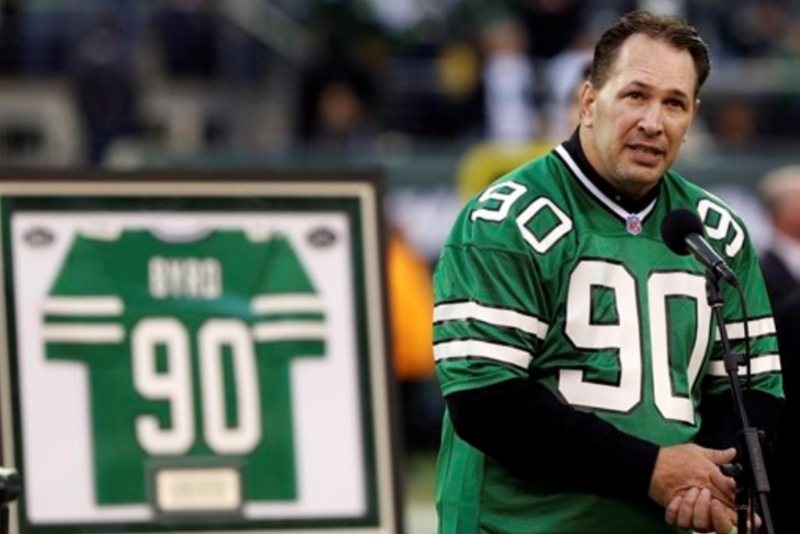 NFL: Αποσύρθηκε η φανέλα του Dennis Byrd (photos)