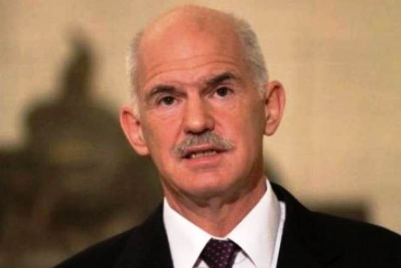 Ακόμα υπερασπίζεται το δημοψήφισμα ο Παπανδρέου